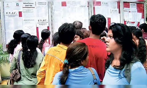 என்ஜினீயரிங் கல்லூரிகளில் சேர ஒரே நாளில் 32 ஆயிரம் பேர் விண்ணப்பம்