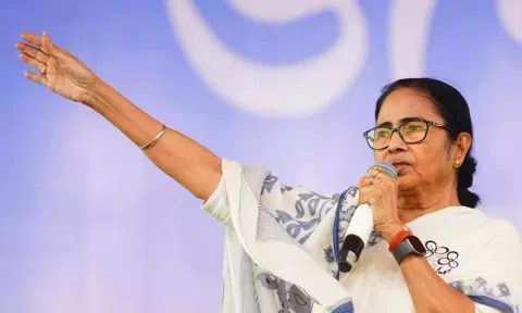 மாதிரி நடத்தை விதிகள் மோடி நடத்தை விதியாக மாறிவிட்டது: தேர்தல் ஆணையம் மீது மம்தா பானர்ஜி சாடல்