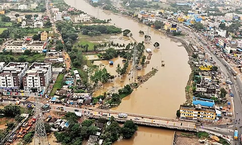 சென்னையை வெள்ளத்தில் இருந்து பாதுகாக்க 200 நீர் நிலைகளை இணைக்க திட்டம்