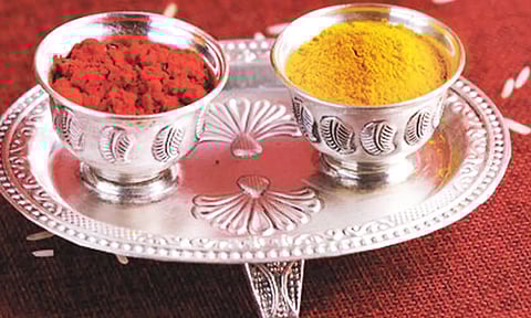 மங்கல நிகழ்வுகளுக்கு குங்குமம், சந்தனம் இட்டுக்கொள்வதன் நன்மைகள்!