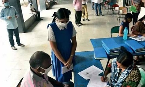 அரசுப் பள்ளிகளில் பிளஸ்-1 மாணவர் சேர்க்கை திங்கட்கிழமை தொடங்குகிறது