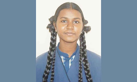 10-ம் வகுப்பு பொதுத்தேர்வில் கமுதி பள்ளி மாணவி 500-க்கு 499 மதிப்பெண் பெற்று சாதனை