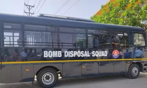 டெல்லி விமான நிலையம், 2 மருத்துவமனைகளுக்கு வெடிகுண்டு மிரட்டல்