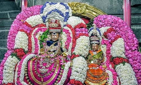 மரகதபச்சையில் வைரம் போல் பிரகாச ஜோதியாக காட்சியளிக்கும் அண்ணாமலையார்