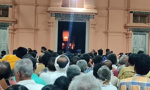 வடலூர் சத்திய ஞான சபையில் மாத ஜோதி தரிசனம்