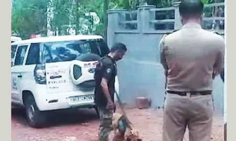 கண்ணூரில் போலீஸ் வாகனம் மீது ஐஸ்கிரீம் குண்டுகள் வீச்சு