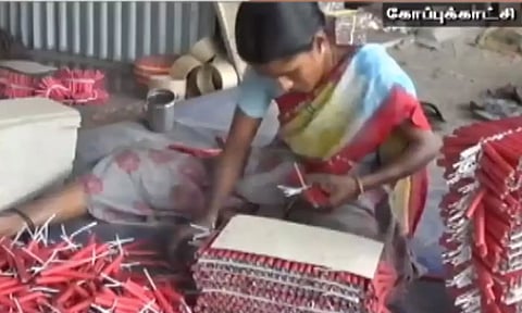 தொடர் வெடிவிபத்து எதிரொலி: தீபாவளி முடியும்வரை பட்டாசு ஆலைகளில் ஆய்வு