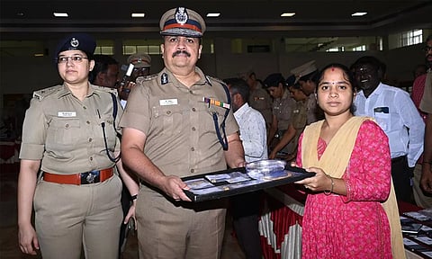 ஆவடி பகுதியில் குற்ற வழக்குகளில் மீட்கப்பட்ட பொருட்கள் உரியவர்களிடம் ஒப்படைப்பு