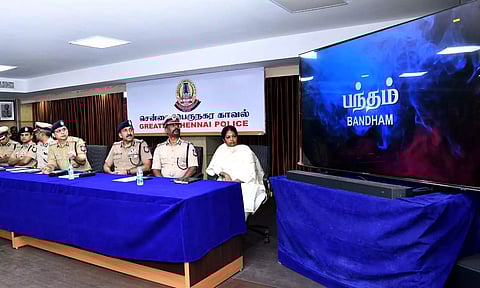 9499957575 எண்ணில் மூத்த குடிமக்கள் உதவிக்கு அழைக்கலாம்- முதியவர்களை பாதுகாக்கும் சென்னை போலீசின் 'பந்தம்'