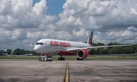 பெங்களூரூவில் இருந்து புறப்பட்ட ஏர் இந்தியா விமானத்தில் தீ விபத்து- டெல்லிக்கு திருப்பிவிடப்பட்டது