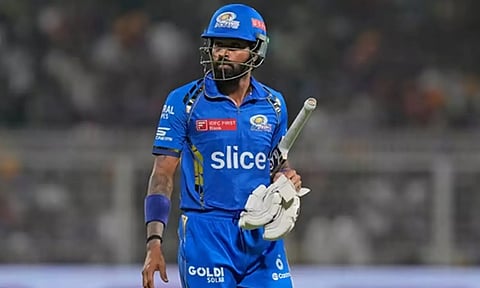 மெதுவாக பந்துவீச்சு: ஹர்திக் பாண்ட்யாவுக்கு ரூ.30 லட்சம் அபராதம், ஒரு போட்டியில் ஆட தடை