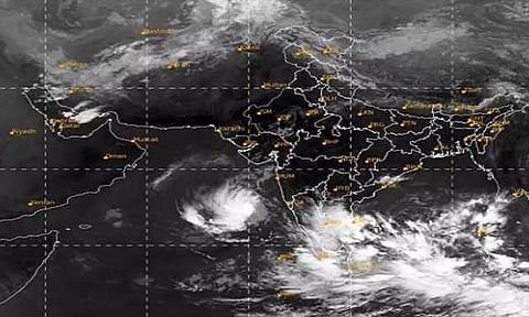 தென்மேற்கு வங்கக்கடலில் குறைந்த காற்றழுத்த தாழ்வு பகுதி- 2 நாட்களுக்கு ரெட் அலர்ட்