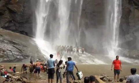 தொடர் மழை: கொல்லிமலை ஆகாய கங்கை நீர்வீழ்ச்சியில் குளிக்க தடை