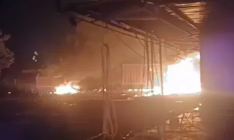 புனேவில் எரிவாயு டேங்கர் வெடித்து விபத்து- வீடுகள், ஓட்டல்கள் சேதம்