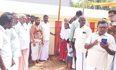 மணிக்கண்ணன் எம்.எல்.ஏ.பந்தக்கால் நட்ட காட்சி.