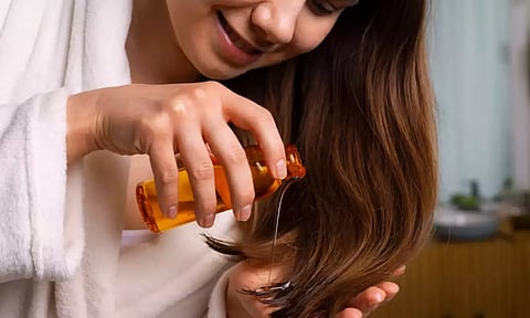 பெண்கள் கூந்தலுக்கு எண்ணெய் தடவும் போது செய்யும் தவறுகள்