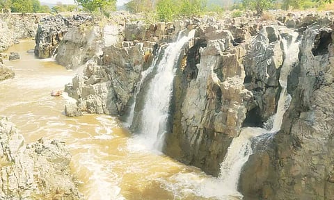 கனமழையால் ஒகேனக்கலுக்கு நீர்வரத்து வினாடிக்கு 3 ஆயிரம் கனஅடியாக அதிகரிப்பு