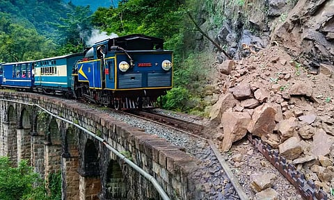 தொடர் மழை எதிரொலி: ஊட்டி மலை ரெயில் மீண்டும் ரத்து