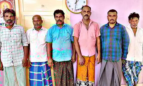 700 கிலோ குட்கா கடத்தி வந்த வழக்கில் கைது செய்யப்பட்டவர்களை படத்தில் காணலாம்.