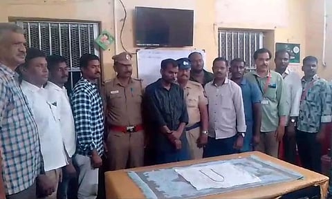 ரெயிலில் பெண் பயணியிடம் செயின் பறித்த ஆட்டோ டிரைவர் கைது