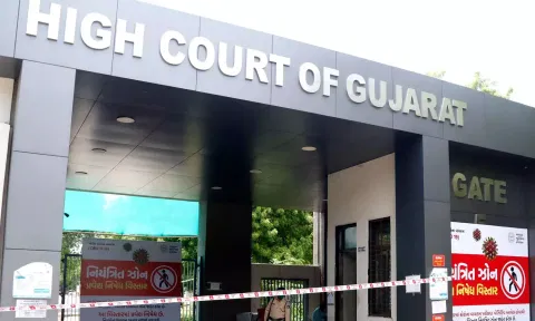 குஜராத் தீ விபத்து மனிதர்களால் ஏற்பட்ட பேரிடர்- தாமாக முன்வந்து ஐகோர்ட் விசரணை