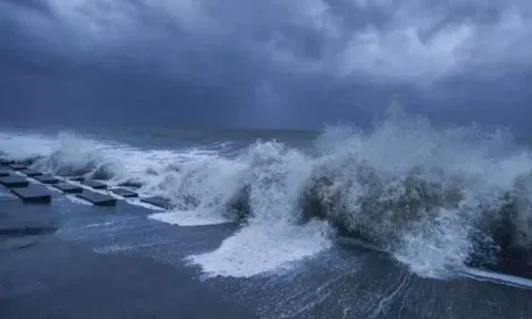 கரையைக் கடந்தது ரீமால் புயல்