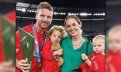 ஜாஸ் பட்லர் - லூயிஸ் தம்பதிக்கு 3வது குழந்தை.. பயிற்சி போட்டியில் இருந்து விலகல்