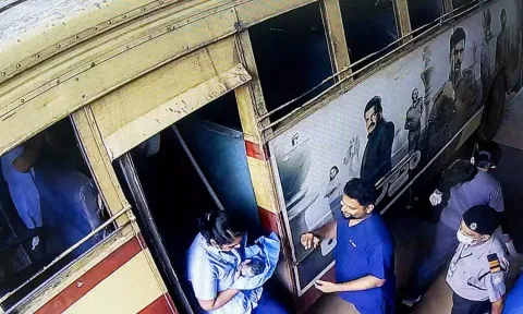 ஓடும் பேருந்தில் பிரசவம் - ஓட்டுநரின் சாமர்த்தியத்தால் தாயும், சேயும் நலம்