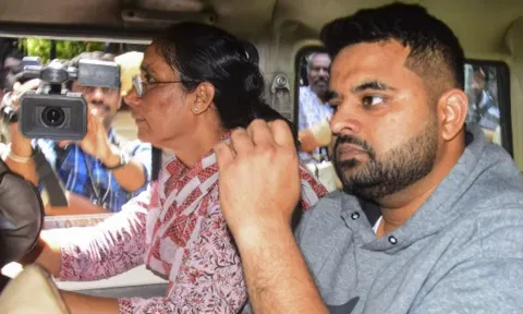 ஆபாச வீடியோக்களின் பின்னணியில் இருக்கும் முக்கிய நபர்கள்: பிரஜ்வல் ரேவண்ணா தகவல்