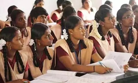 பள்ளியிலேயே மாணவ-மாணவிகளுக்கு வங்கி கணக்கு: பள்ளி கல்வித்துறை அறிவிப்பு