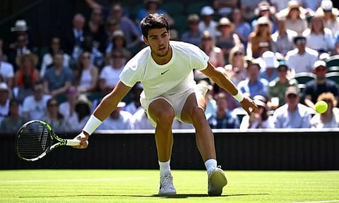 பிரெஞ்சு ஓபன் டென்னிஸ்: அல்காரஸ், சிட்சிபாஸ் காலிறுதிக்கு முன்னேற்றம்