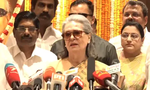 கருணாநிதியை சந்தித்ததை அதிர்ஷ்டமாக உணர்கிறேன்- சோனியா காந்தி