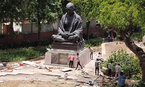 பாராளுமன்றத்தில் சிவாஜி, காந்தி, அம்பேத்கர் சிலை அகற்றம்: ஜெய்ராம் ரமேஷ் கண்டனம்