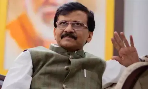 மகாராஷ்டிரா அரசியலின் வில்லன் பட்னாவிஸ்தான்: சஞ்சய் ராவத் தாக்கு
