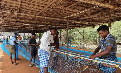 மீன்பிடி தடைகாலம் முடிய இன்னும் 7 நாட்கள் உள்ள நிலையில் தயாராகும் மீனவர்கள்