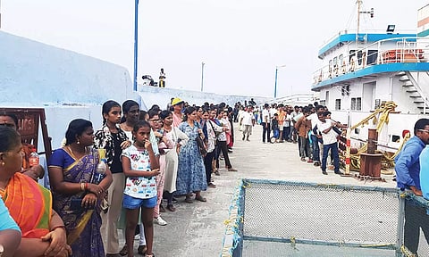 கோடை விடுமுறை சீசன் காலத்தில் கன்னியாகுமரிக்கு 10 லட்சம் சுற்றுலா பயணிகள் வருகை