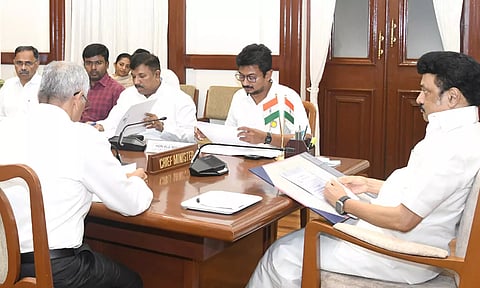 சட்டம்-ஒழுங்கு, அரசு திட்டங்கள் குறித்து முதலமைச்சர் மு.க.ஸ்டாலின் மாவட்ட கலெக்டர்களுடன் ஆய்வு