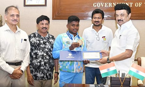 தங்கம் வென்ற மாரியப்பன்: ரூ.75 லட்சம் ஊக்கத்தொகை வழங்கினார் முதல்வர் ஸ்டாலின்