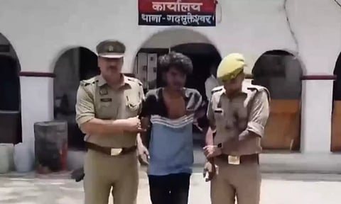 கட்டணம் கேட்டதால் ஆத்திரம்: சுங்கச்சாவடியை இடித்த புல்டோசர் டிரைவர் கைது