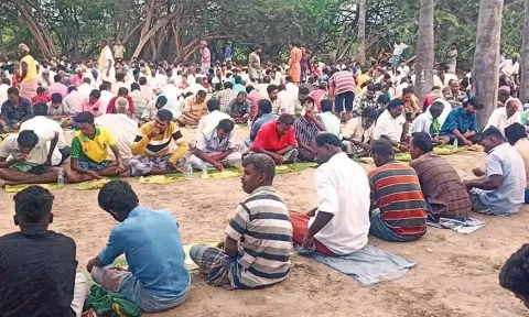 நரிக்குடி அருகே அதிகாலையிலேயே ஆண்கள் மட்டும் பங்கேற்ற கோவில் விழா