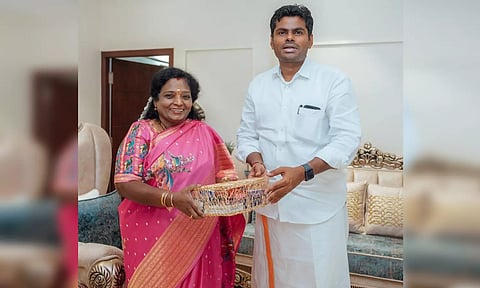 வதந்திகளுக்கு முற்றுப்புள்ளி ? தமிழிசையை நேரில் சந்தித்து நலம் விசாரித்த அண்ணாமலை