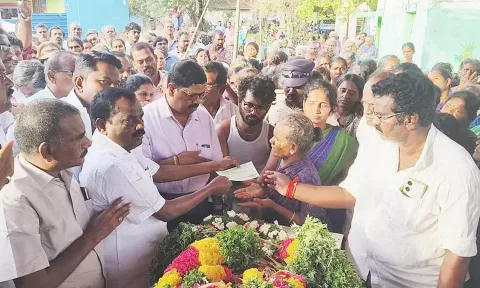 குவைத் தீ விபத்தில் உயிரிழந்த பரமக்குடியை சேர்ந்தவரின் குடும்பத்தினருக்கு ரூ.5 லட்சம் நிதியுதவி