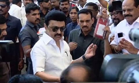 தி.மு.க. முப்பெரும் விழா- கோவை வந்த மு.க.ஸ்டாலினுக்கு உற்சாக வரவேற்பு