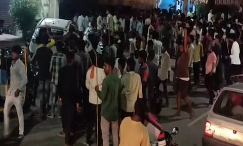 மாடுகளால் இருபிரிவினர் இடையே மோதல்.. 144 தடை உத்தரவால் பரபரப்பு