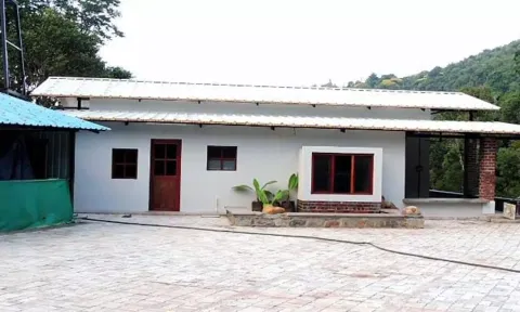 நடிகர் பிரகாஷ்ராஜ் மீது ஆக்கிரமிப்பு புகார்