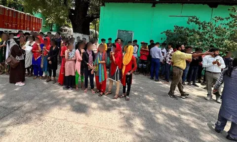 மத்தியப் பிரதேசத்தில் மதுபான ஆலையில் இருந்து தீ காயங்களுடன் 58 குழந்தை தொழிலாளர்கள் மீட்பு