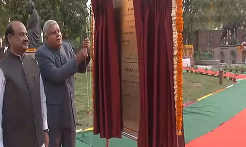 ஒரே இடத்தில் தலைவர்கள் சிலை- புதிய பாராளுமன்ற வளாகத்தில் பூங்கா திறப்பு