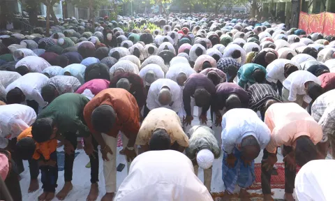 திருப்பூரில் குர்பானி கொடுத்து பக்ரீத் பண்டிகை சிறப்பு தொழுகை