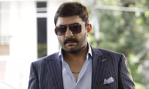 நடிகர் அரவிந்த் சாமி வழக்கு- பாஸ்கர் ஒரு ராஸ்கல் பட தயாரிப்பாளருக்கு வாரண்ட் பிறப்பிப்பு