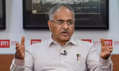 ஆங்கிலவழிப் பள்ளிகள் மீதான பெற்றோரின் மோகம்: என்சிஇஆர்டி இயக்குனர் சொல்வது என்ன?